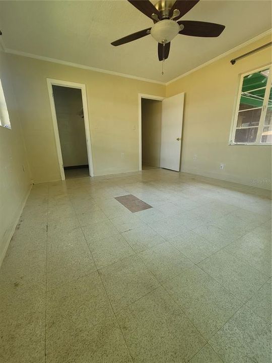 For Rent: $1,400 (2 beds, 1 baths, 997 Square Feet)