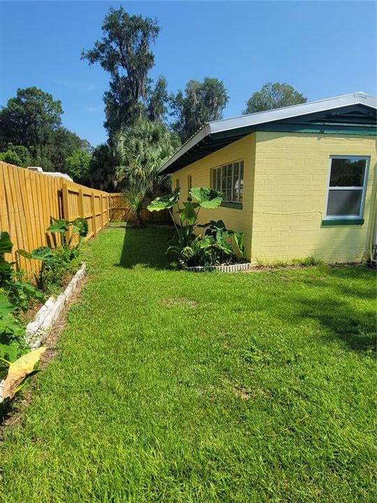 For Rent: $1,400 (2 beds, 1 baths, 997 Square Feet)