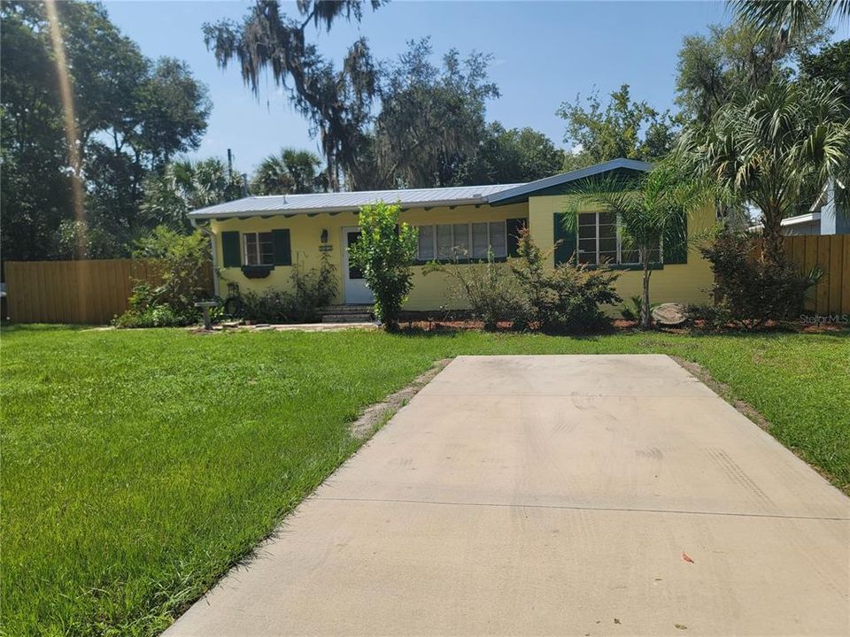 For Rent: $1,400 (2 beds, 1 baths, 997 Square Feet)