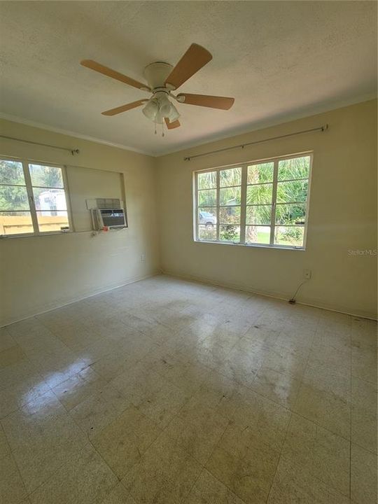 For Rent: $1,400 (2 beds, 1 baths, 997 Square Feet)