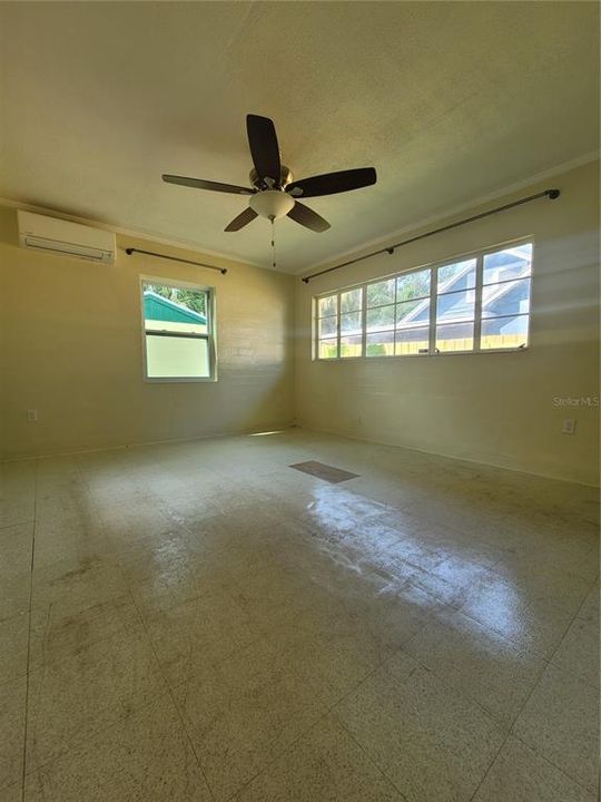 For Rent: $1,400 (2 beds, 1 baths, 997 Square Feet)