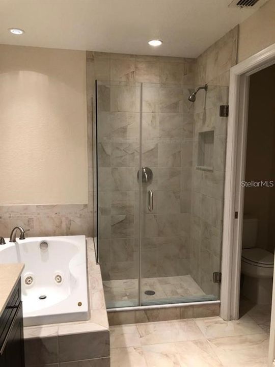 Active With Contract: $2,450 (3 beds, 2 baths, 1682 Square Feet)