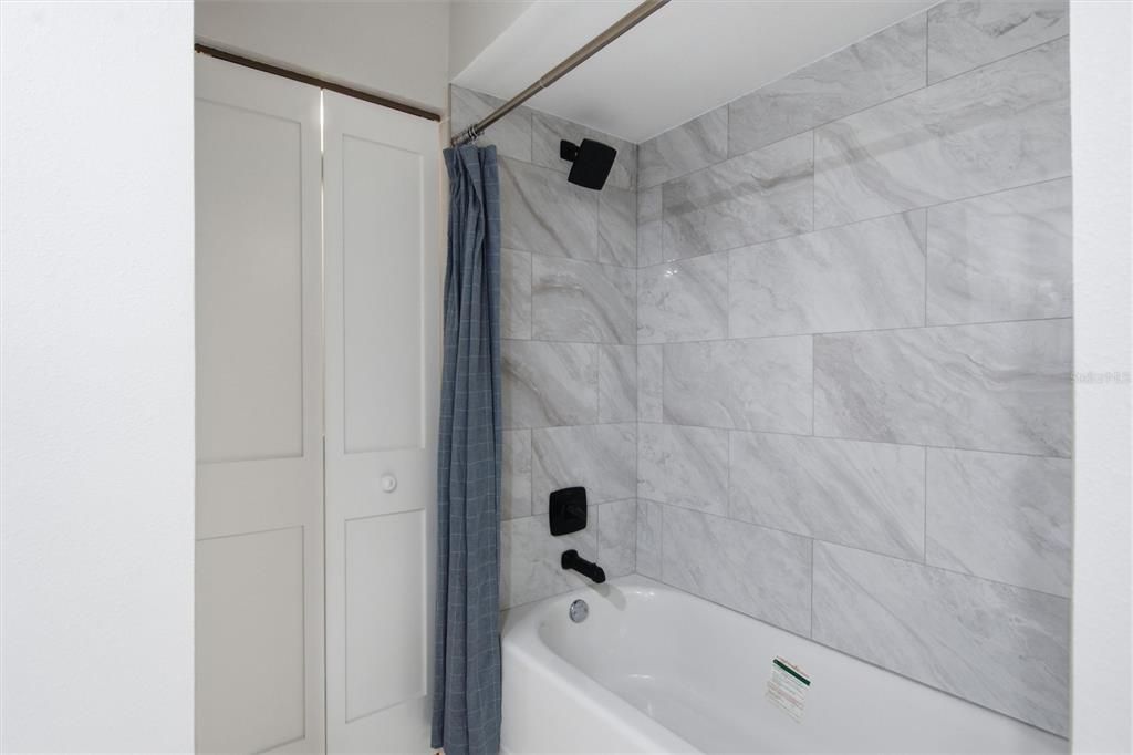 For Sale: $199,900 (2 beds, 2 baths, 1120 Square Feet)