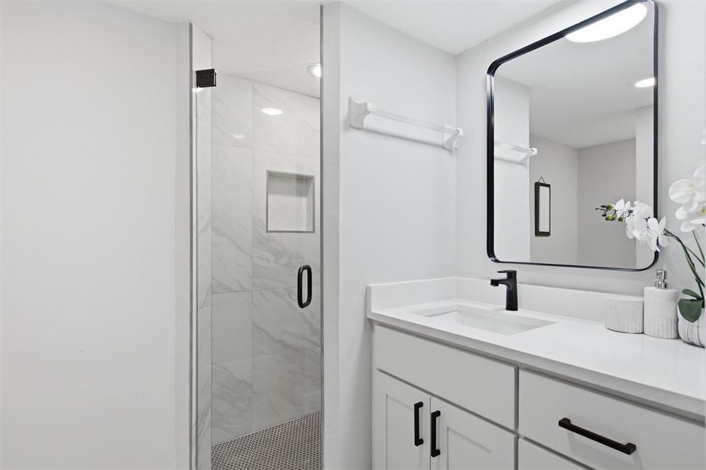 For Sale: $199,900 (2 beds, 2 baths, 1120 Square Feet)
