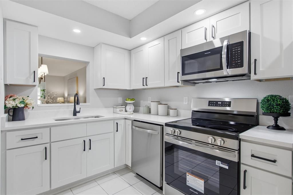 For Sale: $199,900 (2 beds, 2 baths, 1120 Square Feet)