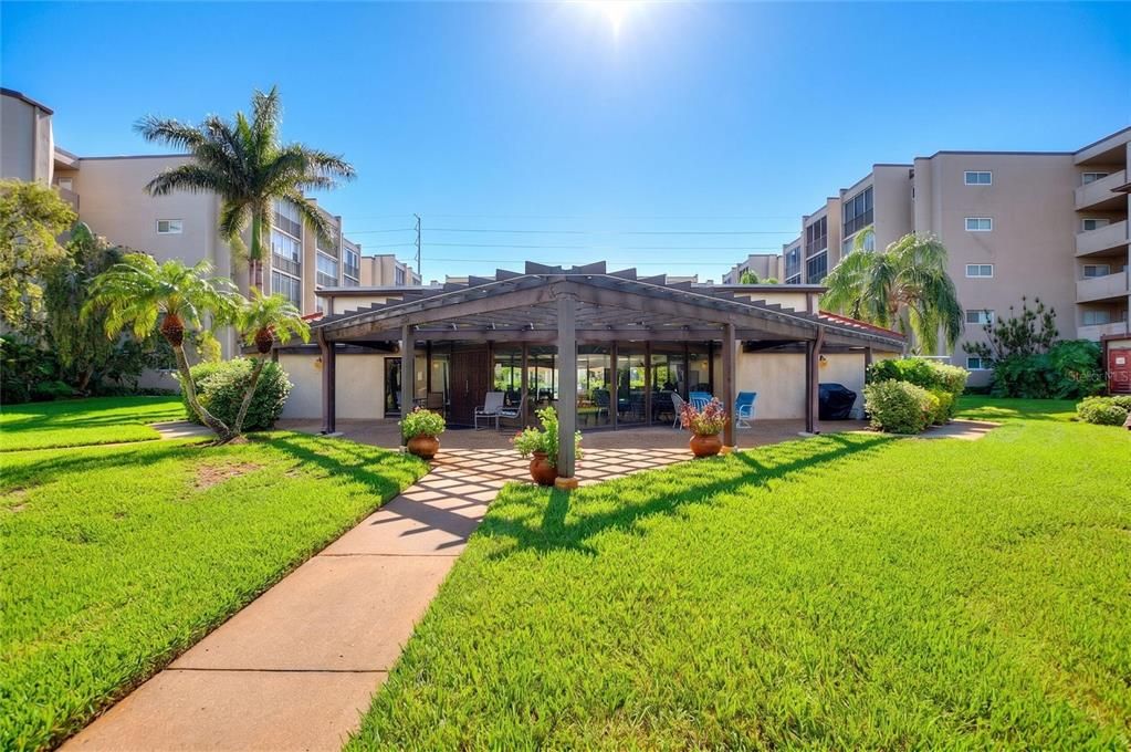 For Sale: $199,900 (2 beds, 2 baths, 1120 Square Feet)