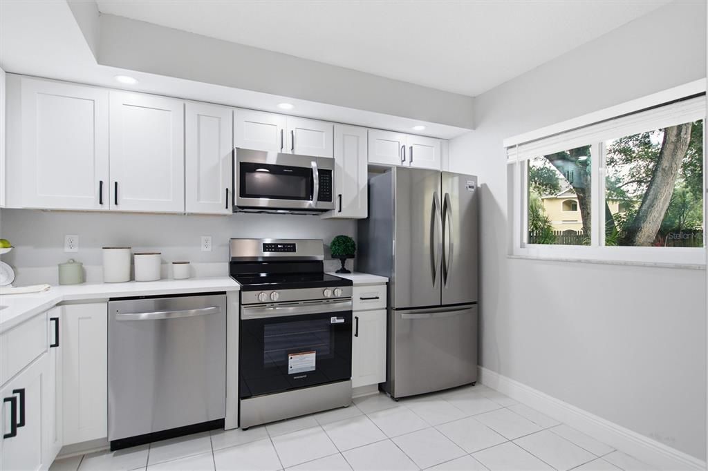 For Sale: $199,900 (2 beds, 2 baths, 1120 Square Feet)