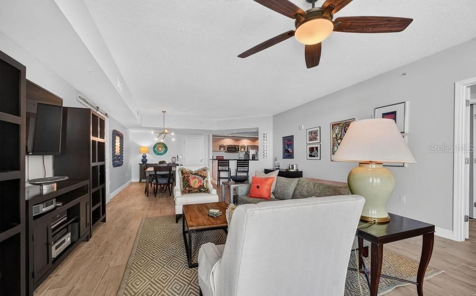 For Sale: $359,900 (2 beds, 2 baths, 1689 Square Feet)