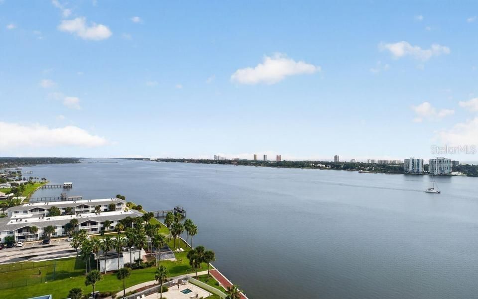 For Sale: $359,900 (2 beds, 2 baths, 1689 Square Feet)