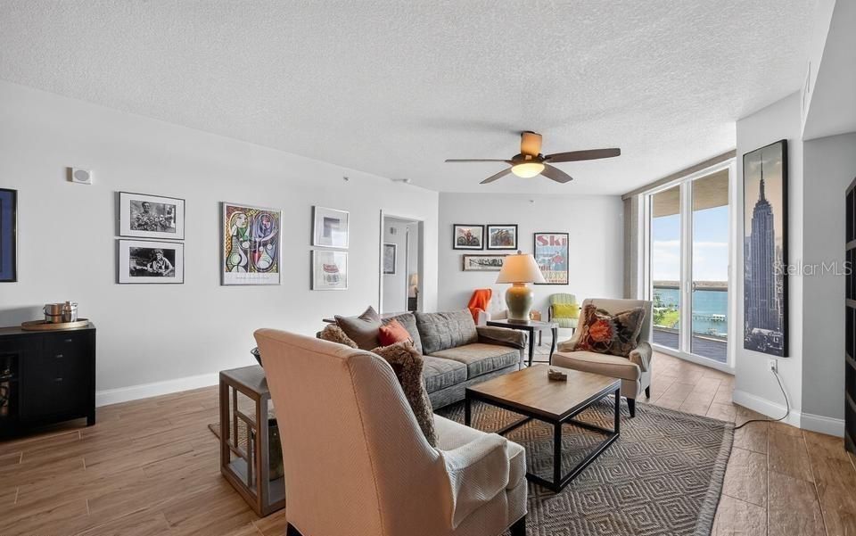 For Sale: $359,900 (2 beds, 2 baths, 1689 Square Feet)