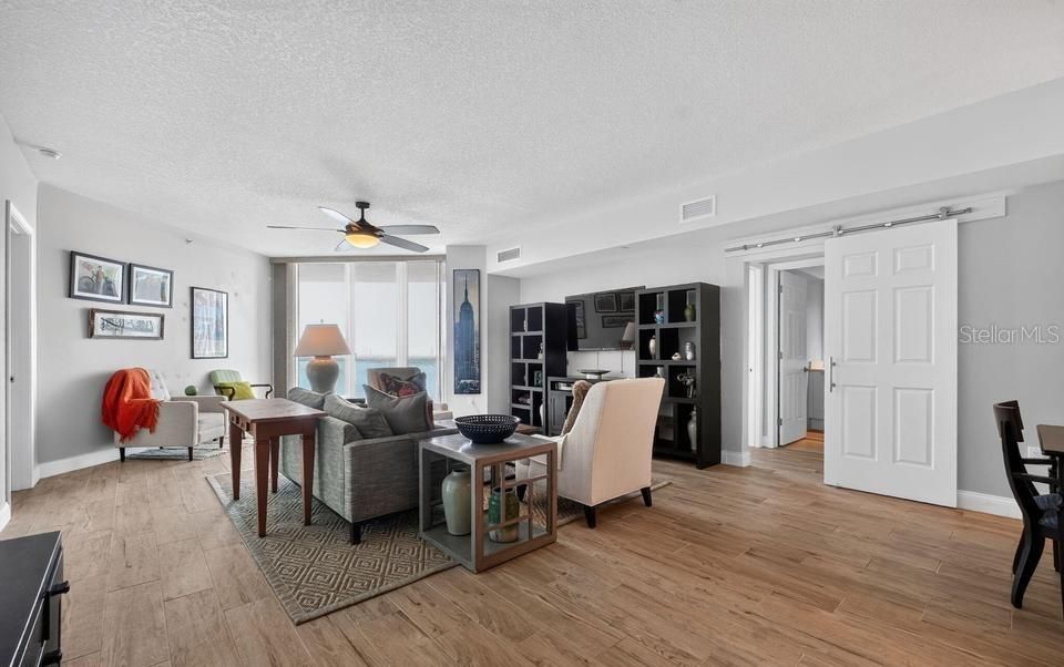 For Sale: $359,900 (2 beds, 2 baths, 1689 Square Feet)