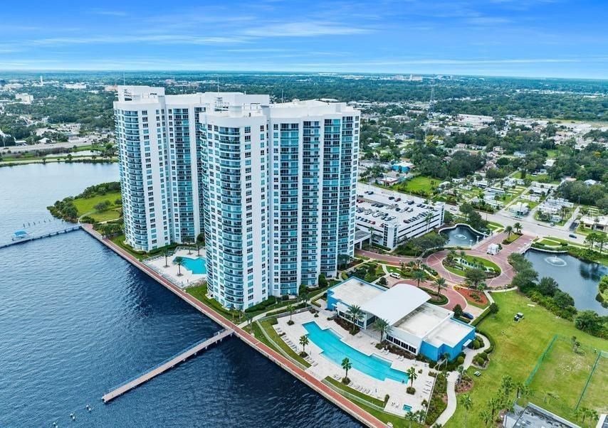 For Sale: $359,900 (2 beds, 2 baths, 1689 Square Feet)