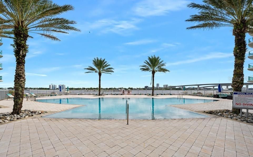 For Sale: $359,900 (2 beds, 2 baths, 1689 Square Feet)