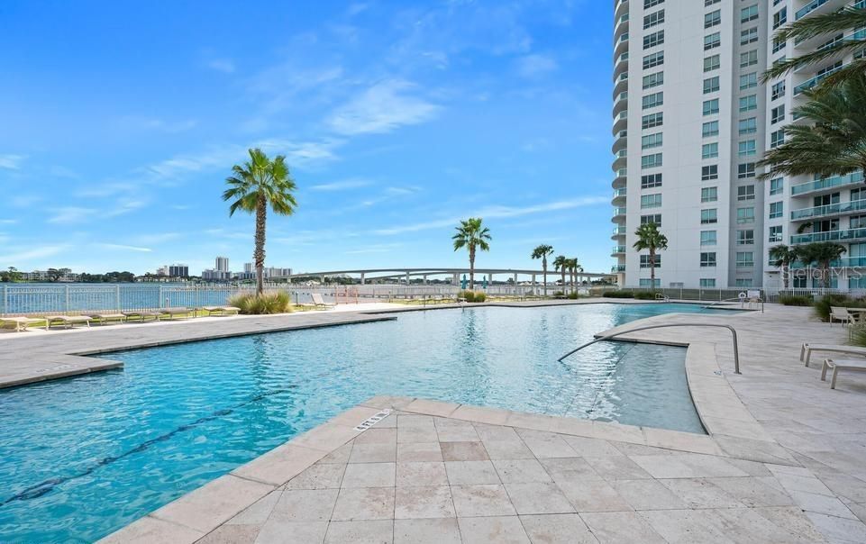 For Sale: $359,900 (2 beds, 2 baths, 1689 Square Feet)