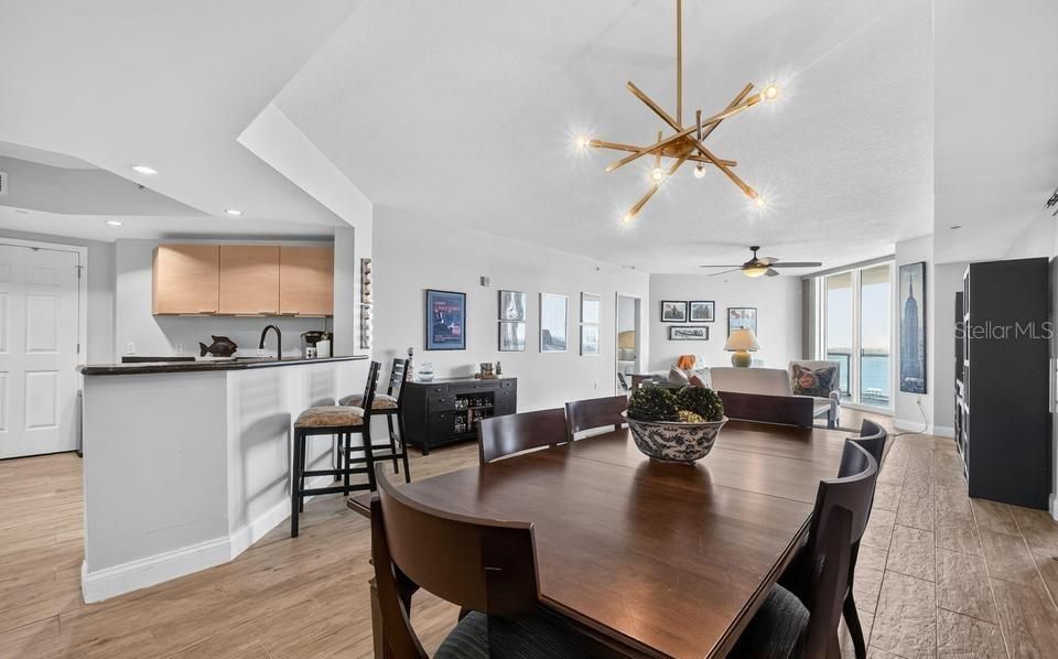 For Sale: $359,900 (2 beds, 2 baths, 1689 Square Feet)