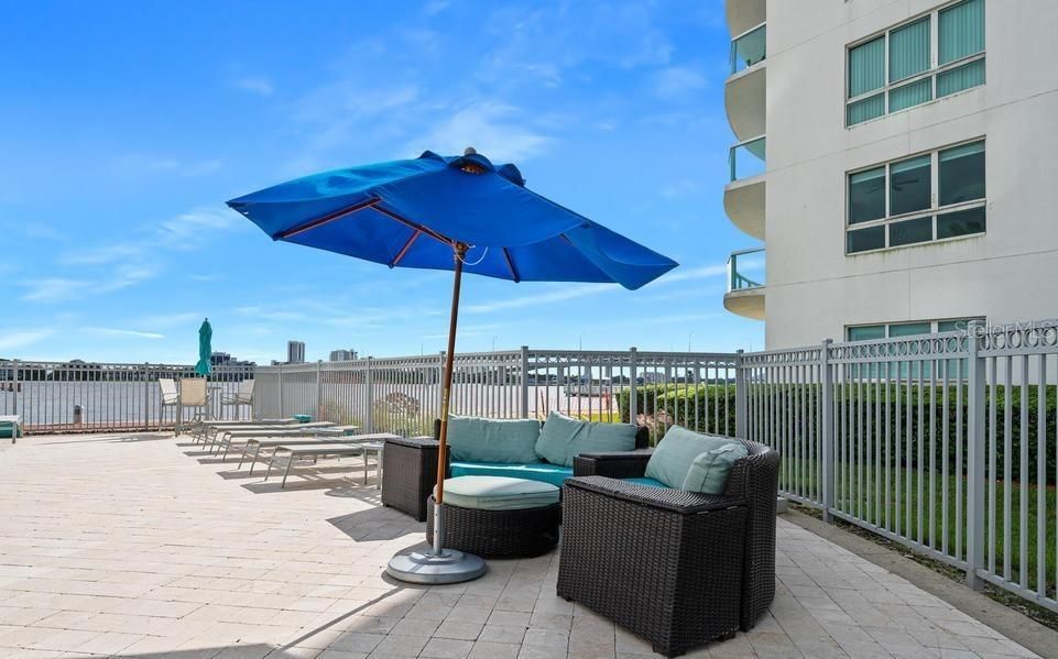 For Sale: $359,900 (2 beds, 2 baths, 1689 Square Feet)