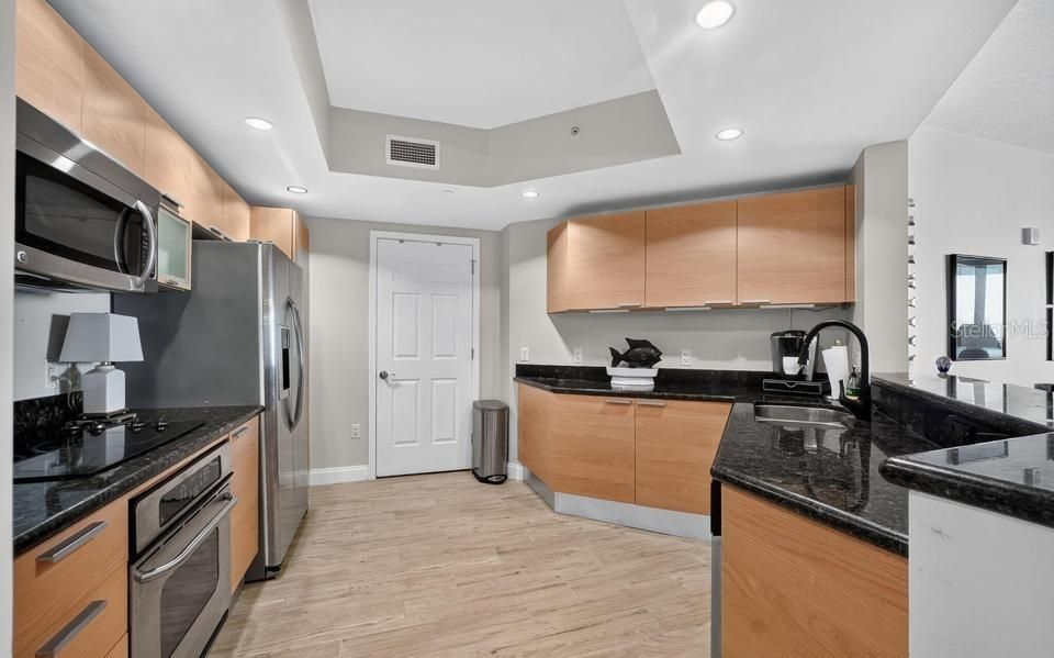 For Sale: $359,900 (2 beds, 2 baths, 1689 Square Feet)