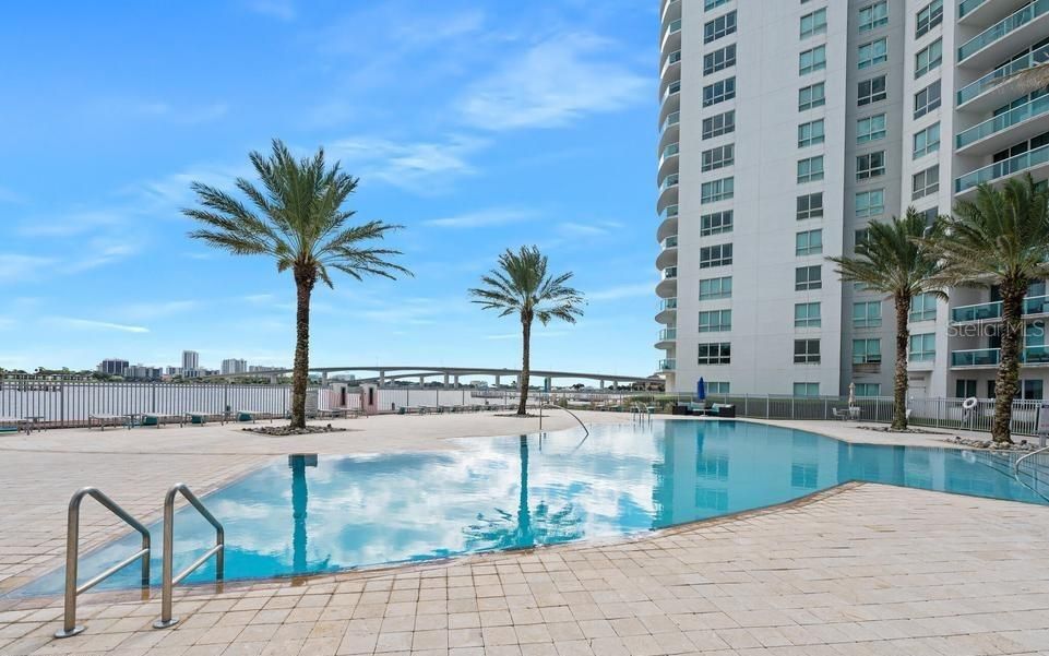 For Sale: $359,900 (2 beds, 2 baths, 1689 Square Feet)