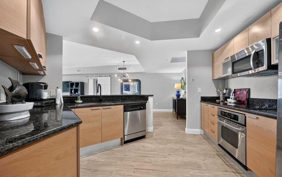 For Sale: $359,900 (2 beds, 2 baths, 1689 Square Feet)