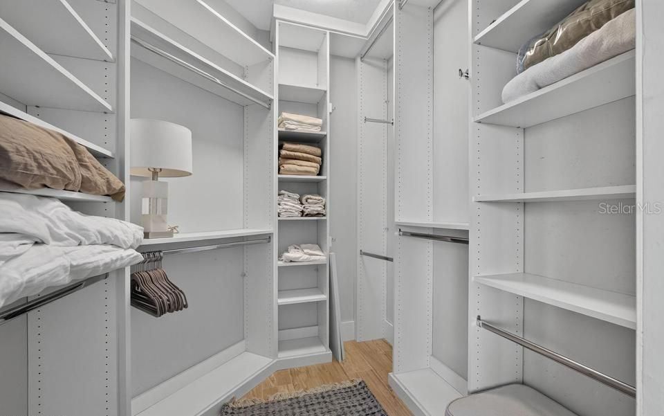 For Sale: $359,900 (2 beds, 2 baths, 1689 Square Feet)
