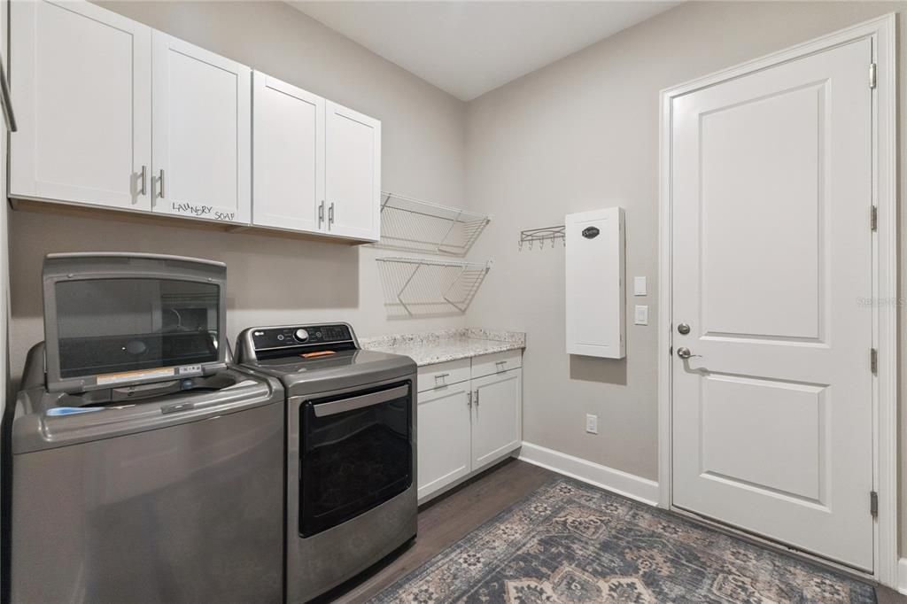 En Venta: $645,900 (3 camas, 2 baños, 2107 Pies cuadrados)