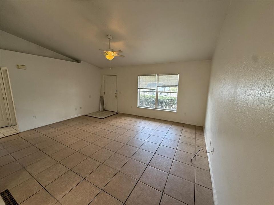 For Rent: $1,300 (2 beds, 2 baths, 2496 Square Feet)
