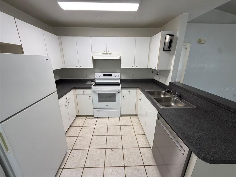 For Rent: $1,300 (2 beds, 2 baths, 2496 Square Feet)