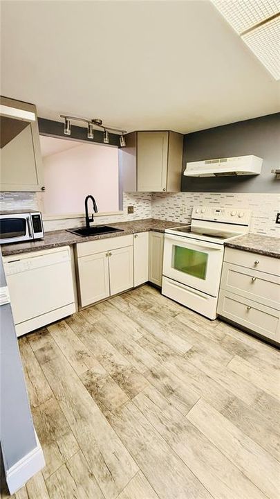 For Rent: $1,750 (2 beds, 2 baths, 1068 Square Feet)
