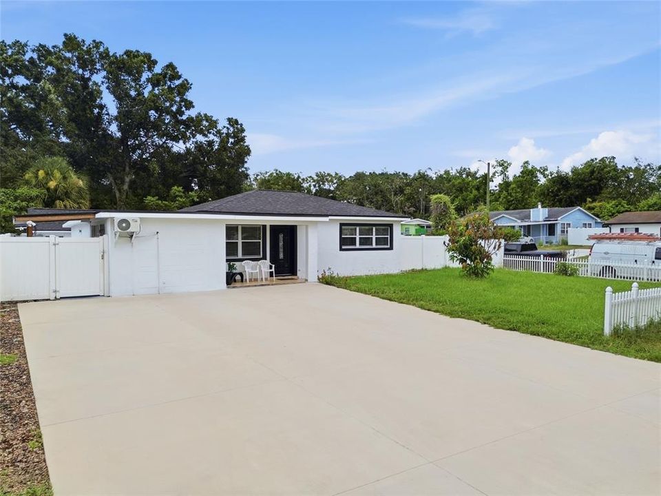 Active With Contract: $449,999 (4 beds, 3 baths, 1580 Square Feet)