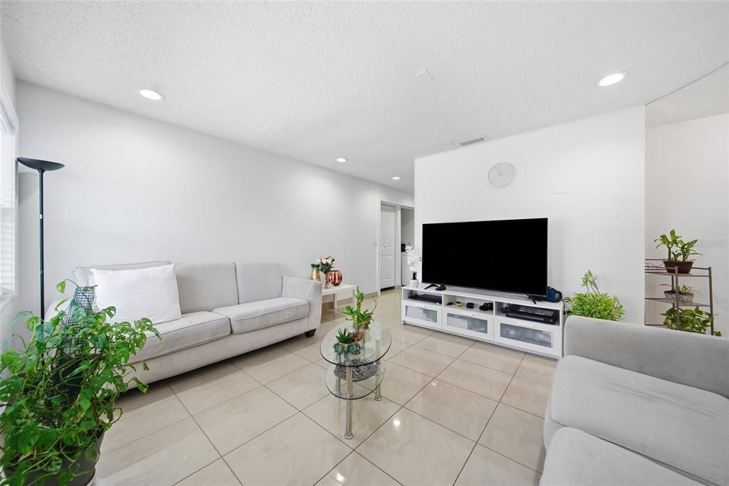 Active With Contract: $449,999 (4 beds, 3 baths, 1580 Square Feet)