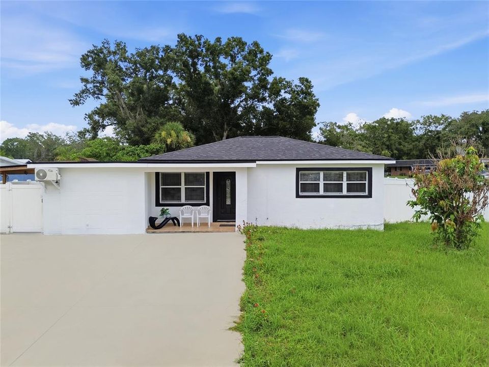 Active With Contract: $449,999 (4 beds, 3 baths, 1580 Square Feet)