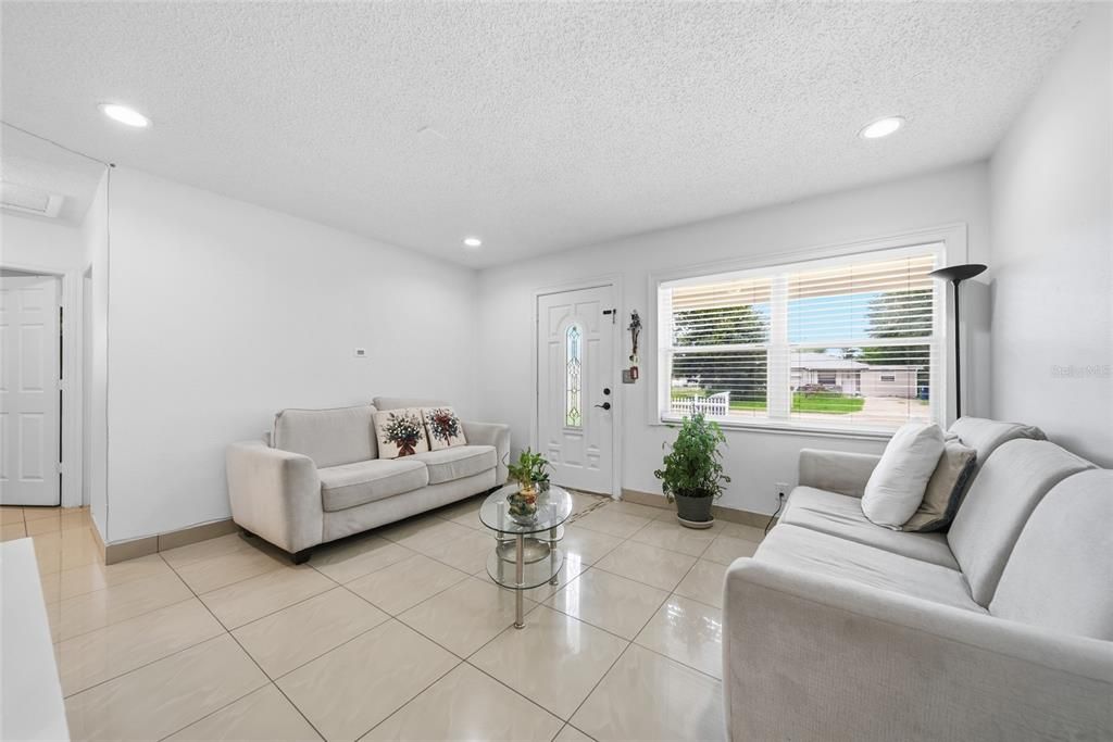 Active With Contract: $449,999 (4 beds, 3 baths, 1580 Square Feet)