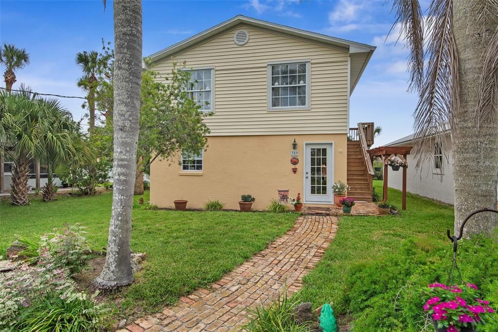 For Sale: $499,900 (3 beds, 3 baths, 1672 Square Feet)