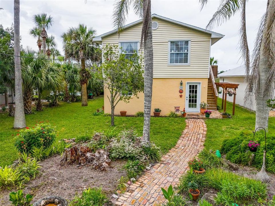 For Sale: $499,900 (3 beds, 3 baths, 1672 Square Feet)
