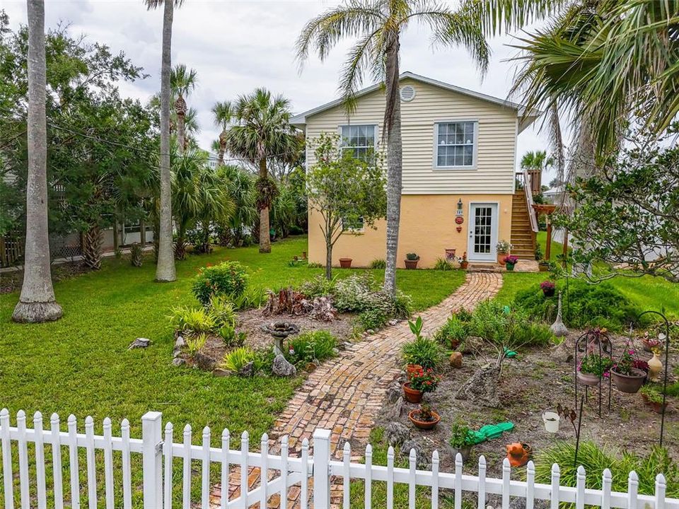 For Sale: $499,900 (3 beds, 3 baths, 1672 Square Feet)