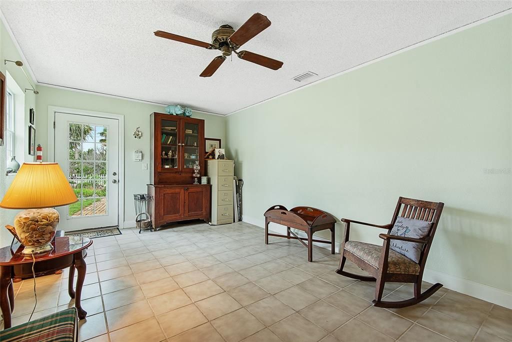 For Sale: $499,900 (3 beds, 3 baths, 1672 Square Feet)
