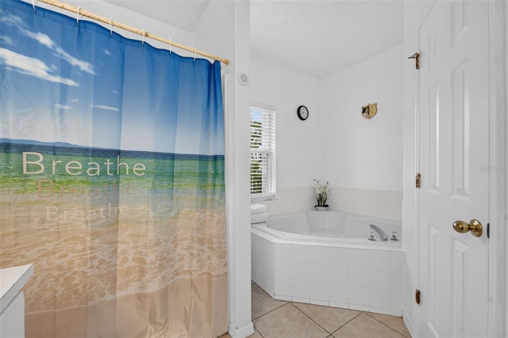 Active With Contract: $269,000 (3 beds, 2 baths, 1609 Square Feet)