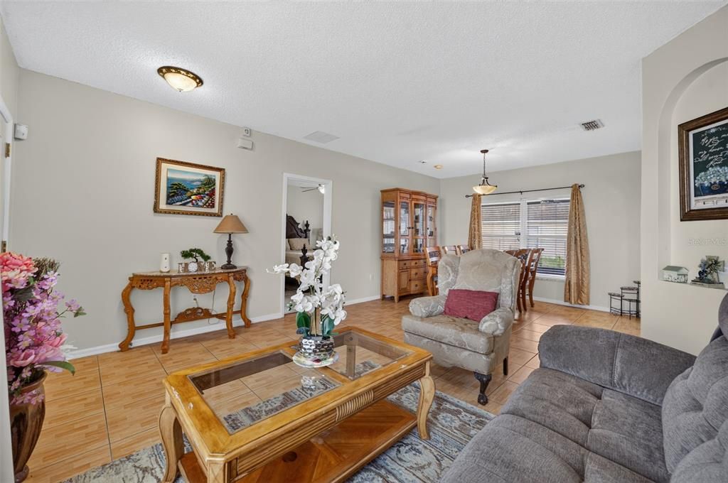 Active With Contract: $269,000 (3 beds, 2 baths, 1609 Square Feet)