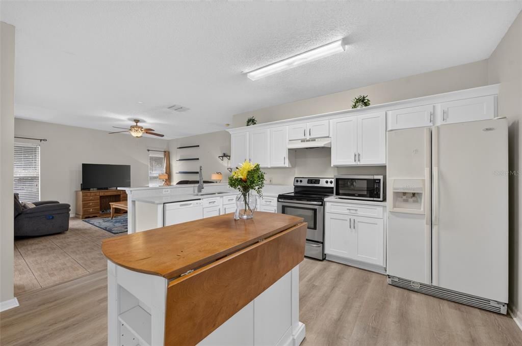 Active With Contract: $269,000 (3 beds, 2 baths, 1609 Square Feet)