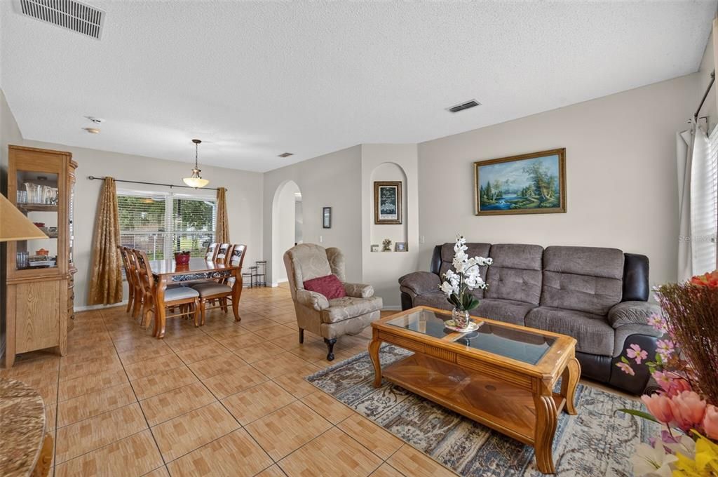 Active With Contract: $269,000 (3 beds, 2 baths, 1609 Square Feet)