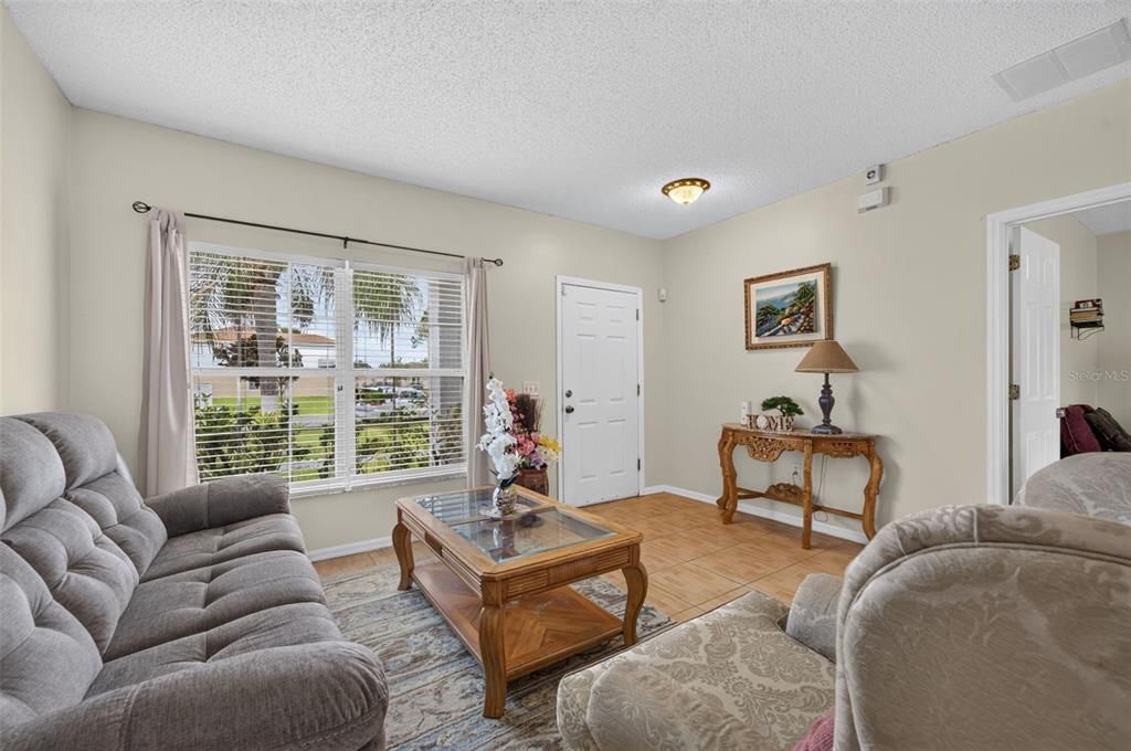Active With Contract: $269,000 (3 beds, 2 baths, 1609 Square Feet)