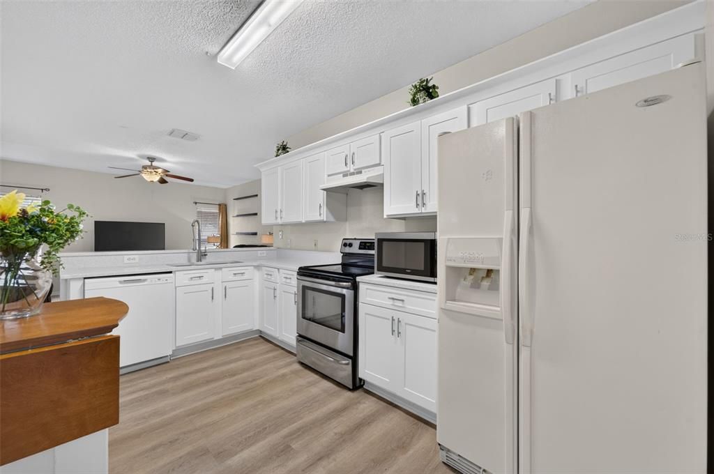 Active With Contract: $269,000 (3 beds, 2 baths, 1609 Square Feet)