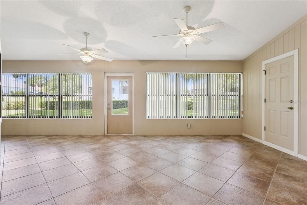 En Venta: $569,000 (4 camas, 3 baños, 3054 Pies cuadrados)