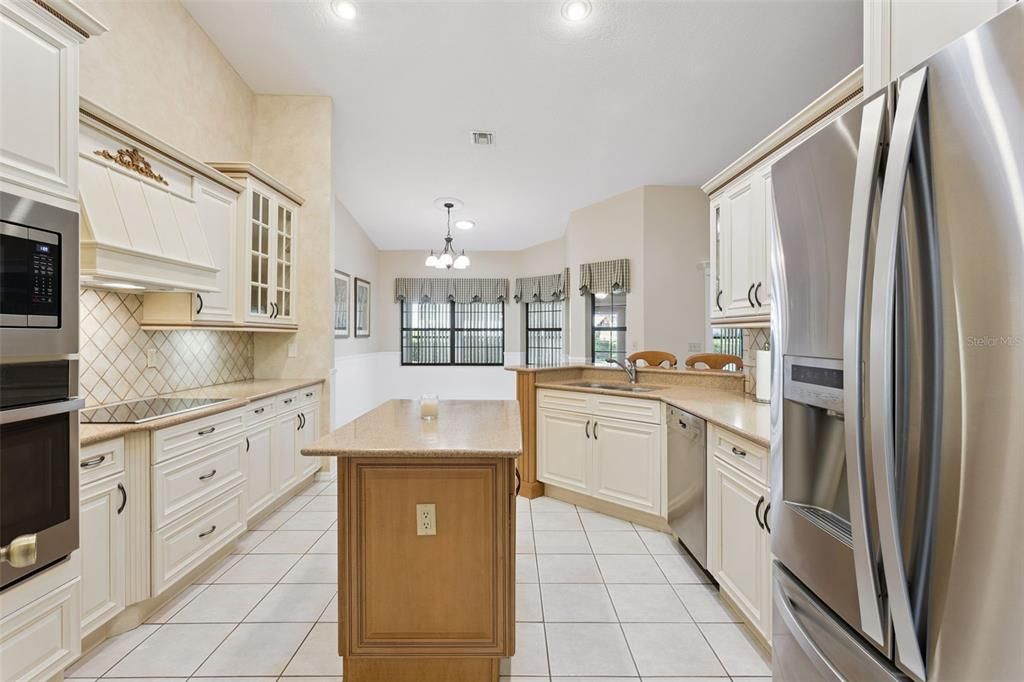 En Venta: $569,000 (4 camas, 3 baños, 3054 Pies cuadrados)