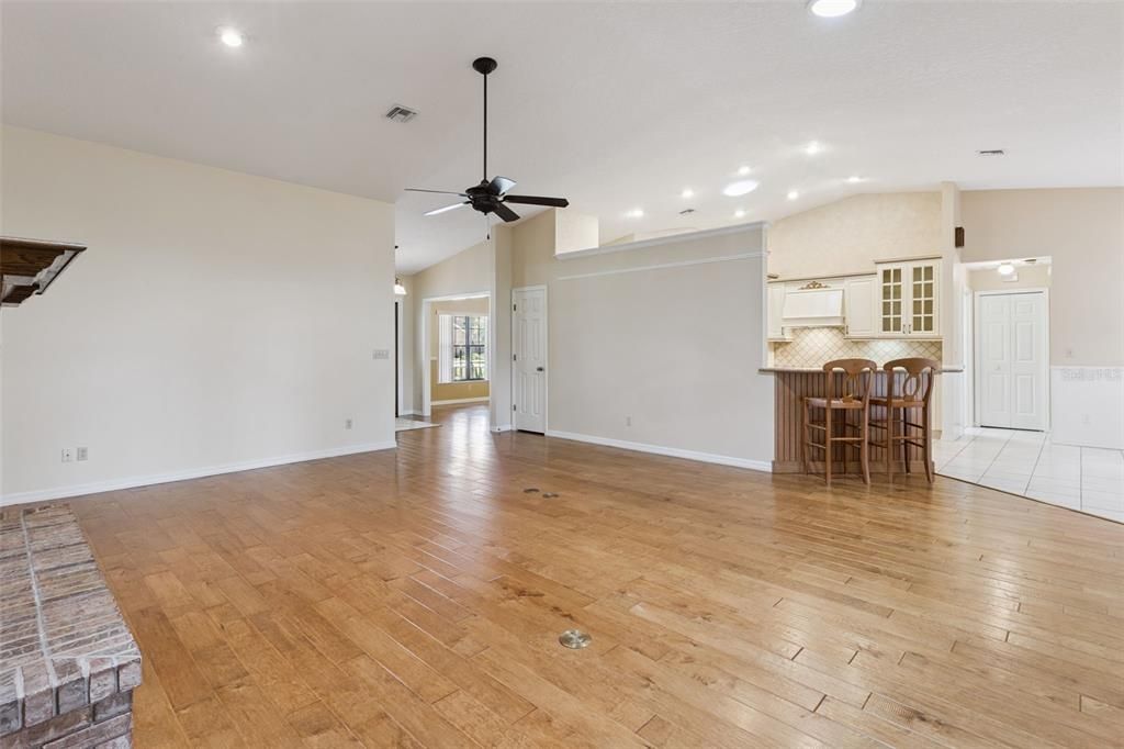 En Venta: $569,000 (4 camas, 3 baños, 3054 Pies cuadrados)