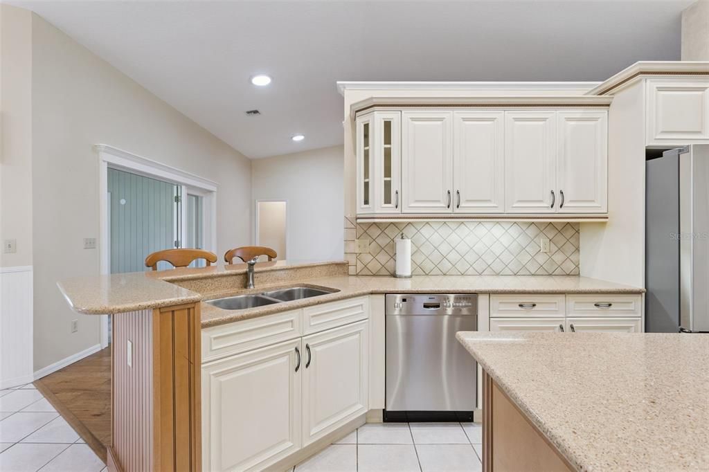 En Venta: $569,000 (4 camas, 3 baños, 3054 Pies cuadrados)
