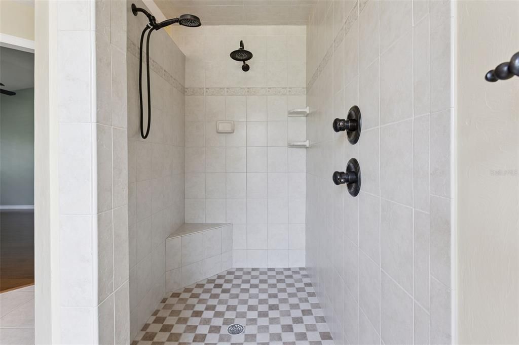En Venta: $569,000 (4 camas, 3 baños, 3054 Pies cuadrados)