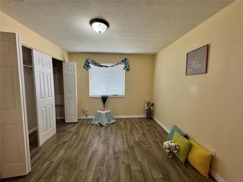 For Sale: $142,000 (2 beds, 2 baths, 918 Square Feet)