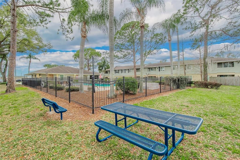 For Sale: $142,000 (2 beds, 2 baths, 918 Square Feet)