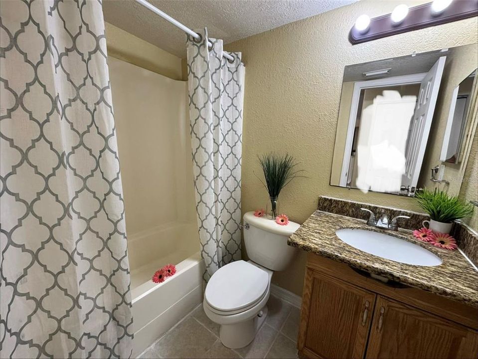 For Sale: $142,000 (2 beds, 2 baths, 918 Square Feet)